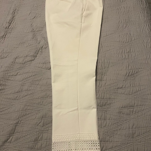 ANN TAYLOR WHITE PANTS WITH DETAIL SIZE 6. - Picture 12 of 14